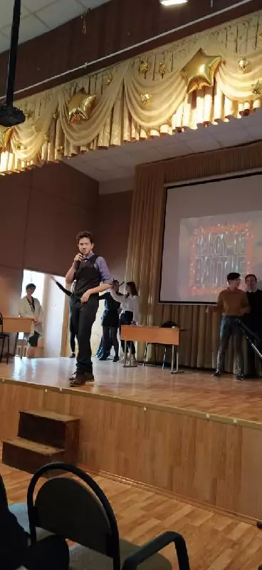 В школе № 42 г. Ярославля прошел спектакль "Современный Некрасов"