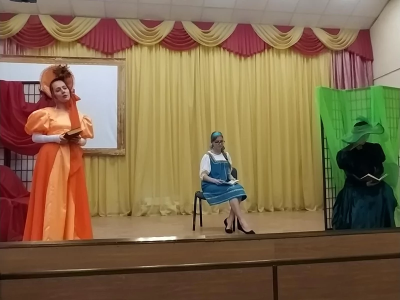 Спектакль по проекту "Живая история. Некрасовские чтения" в школе № 4.