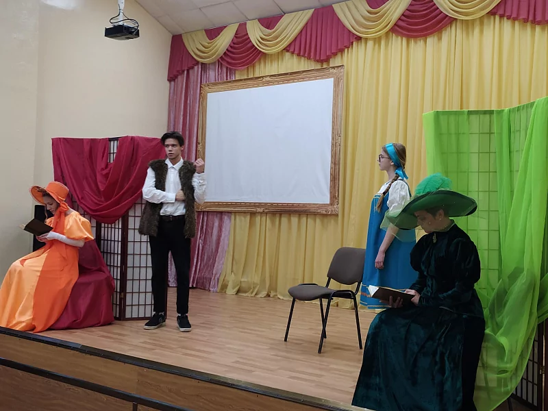 Спектакль по проекту "Живая история. Некрасовские чтения" в школе № 4.